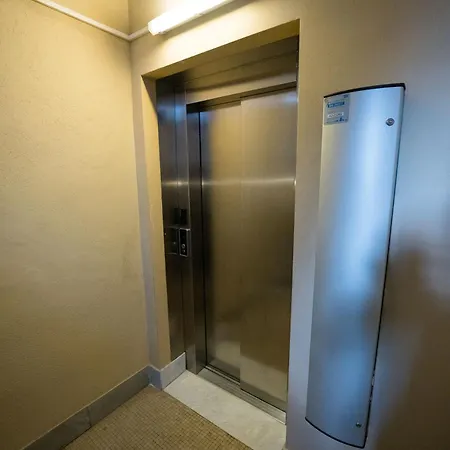 Hotel Stanza Doppia Con Bagno E Cucina In Comune *