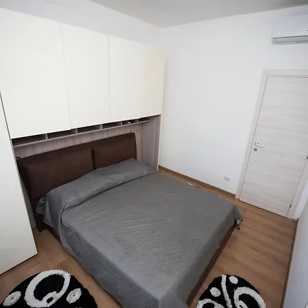 Stanza Doppia Con Bagno E Cucina In Comune