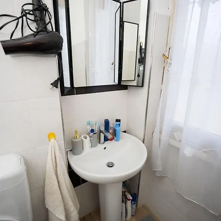 Stanza Doppia Con Bagno E Cucina In Comune *